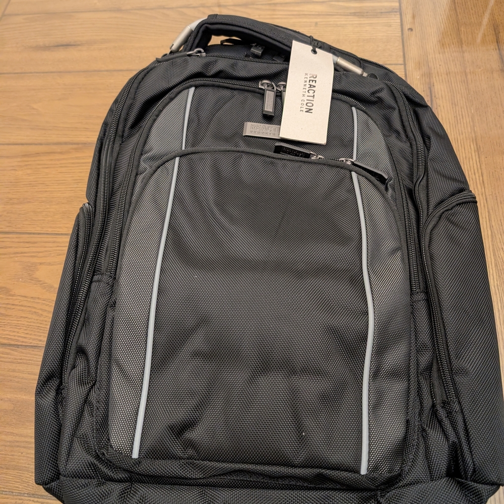 Kennth Coles Reaction  Easy as Pie Travel Back Pack Black NWT